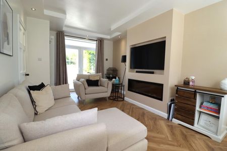 3 bedroom semi-detached house to rent - Photo 3