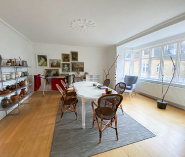 Dejlig 4-værelses lejlighed med to stuer en-suite - Photo 5