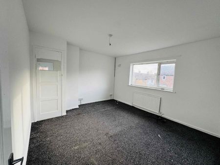 3 bedroom end of terrace house to rent - Photo 2