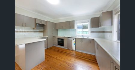 Air-Conditioned Four-Bedroom Family Home with Two Bathrooms and a Single Garage! - Photo 4