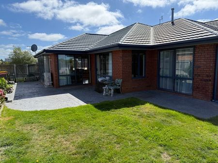 Charming Family Home in Burnside - Photo 4