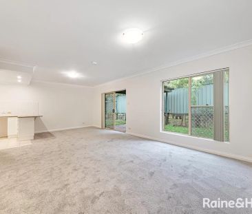 Townhouse with 3 bedrooms, 2 bathrooms & parking for 1 car - Photo 2