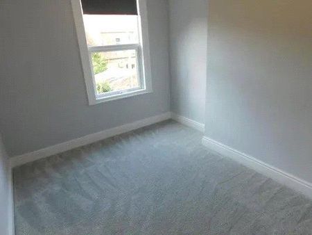 4 bedroom semi-detached house to rent - Photo 5