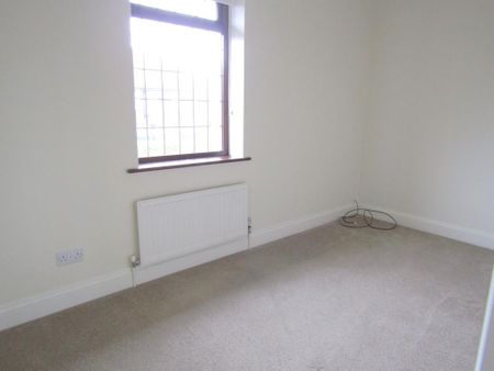 4 bedroom detached house to rent - Photo 4