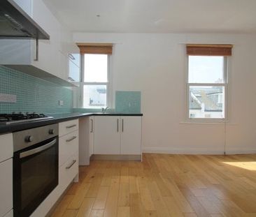 St Georges Terrace, Kemp Town, BN2 1JH 2 bedroom apartment to rent - Photo 3