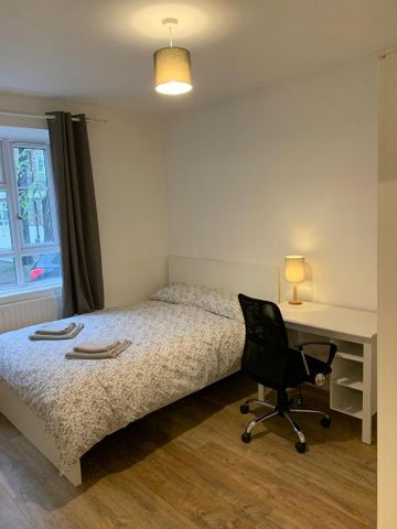 3 bedroom flat to rent - Photo 3