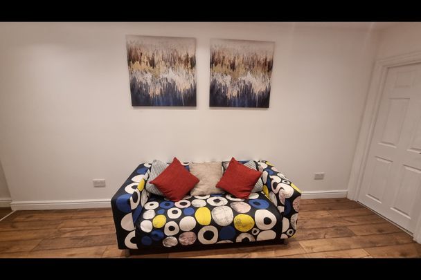 1 Bed Flat, Grosvenor Rd, BS2 - Photo 1