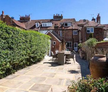 An impressive Grade II listed home in the heart of Westerham, overl... - Photo 4