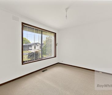 15 Sandhurst Crescent, Bundoora VIC 3083 - House For Rent | Domain - Photo 3