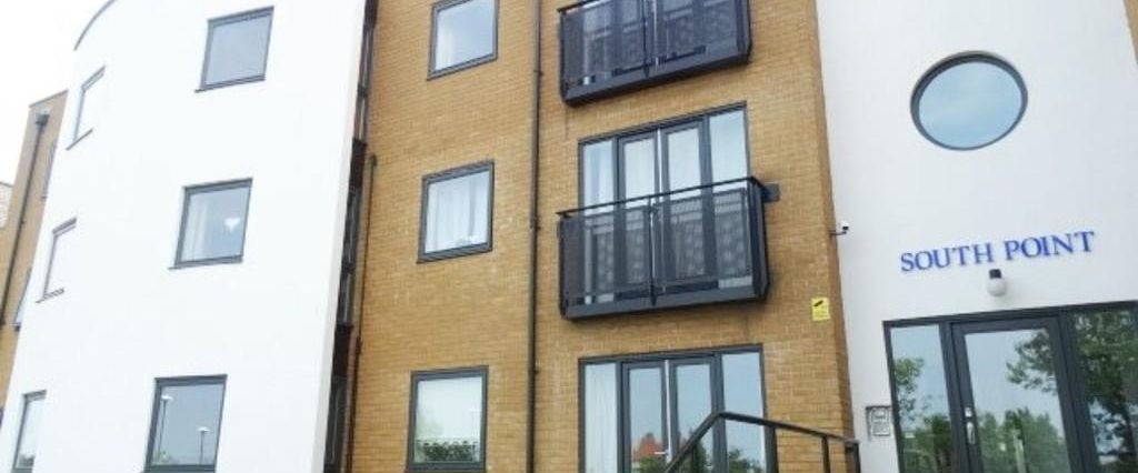 2 bedroom ground floor flat to rent - Photo 1