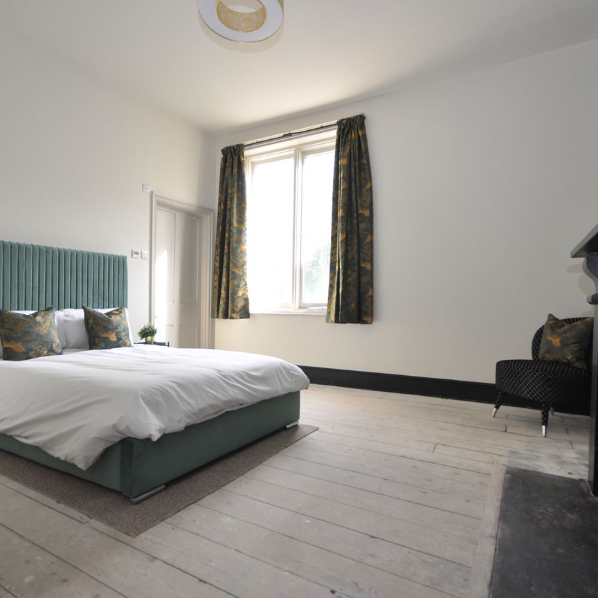 London Road, Cheltenham, Gloucestershire - Photo 1