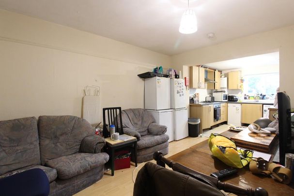 6 bedroom terraced house to rent - Photo 1