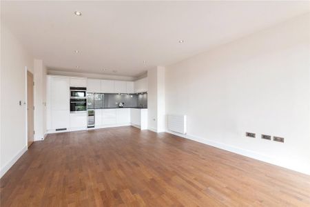 3 bedroom flat to rent - Photo 5