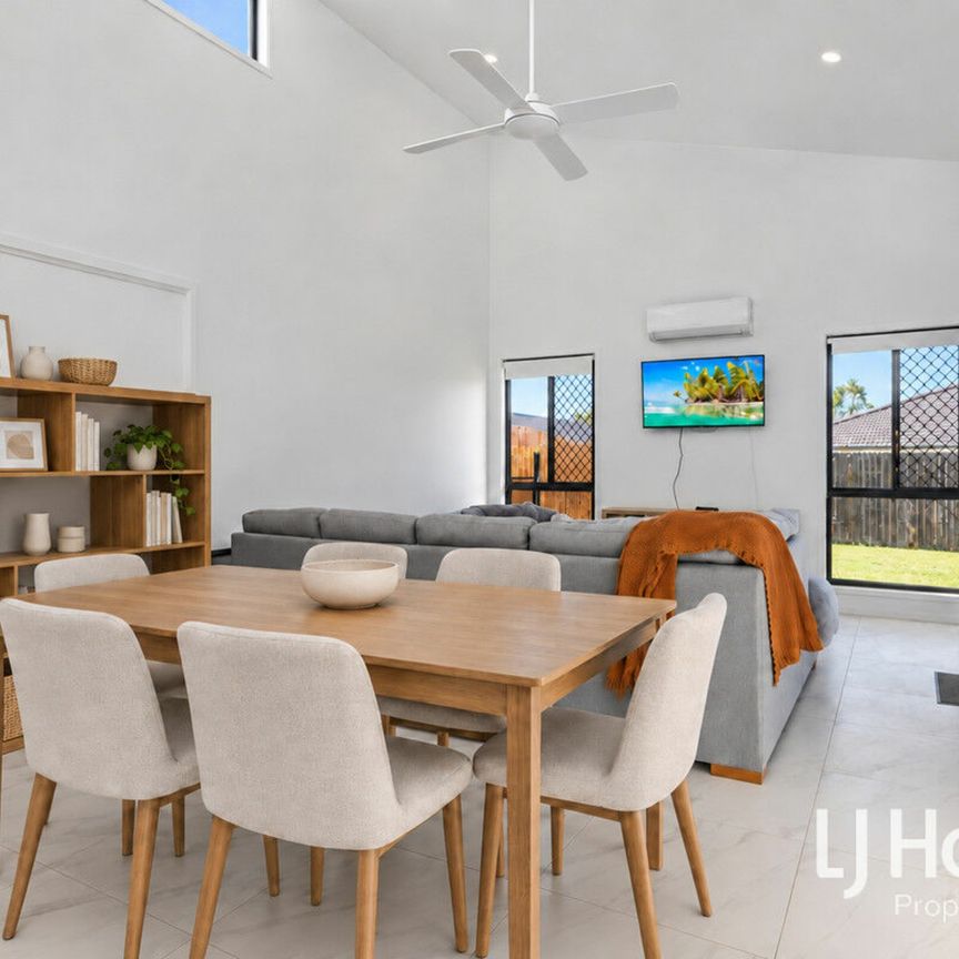 Modern Three Bedroom Duplex - Spacious Back Yard & Garden Shed - Photo 1