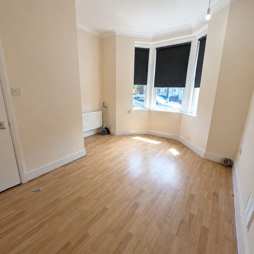 1 Bed Flat, Fernham Road, CR7 - Photo 1