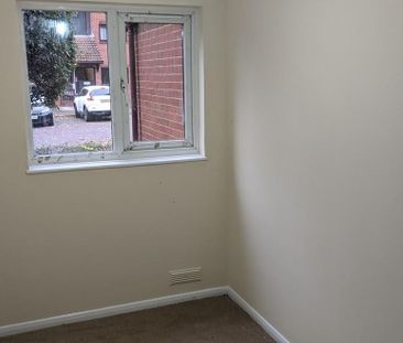 2 bed flat to rent in Pavilion Way, Edgware, HA8 - Photo 5