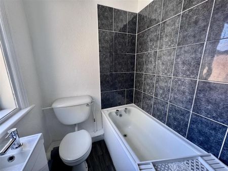 2 bedroom semi-detached house to rent - Photo 4