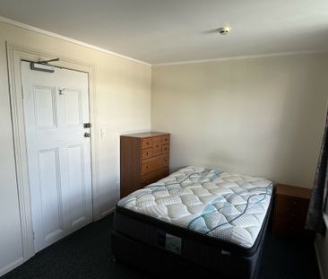 Bright Room in Central Shared Home - Photo 1