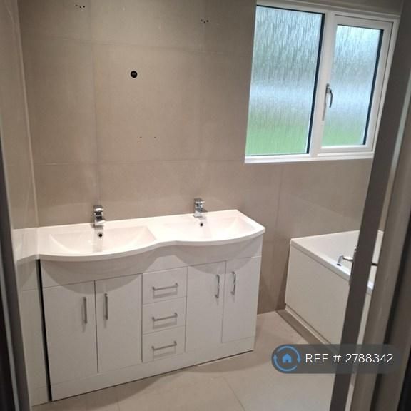 3 bedroom end of terrace house to rent - Photo 1