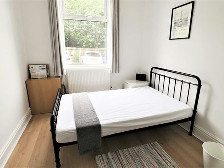 Terraced House to rent on - Photo 4
