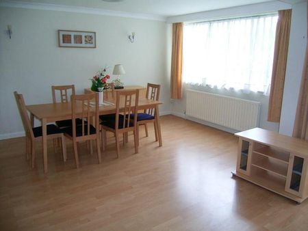 3 bedroom apartment to rent - Photo 3