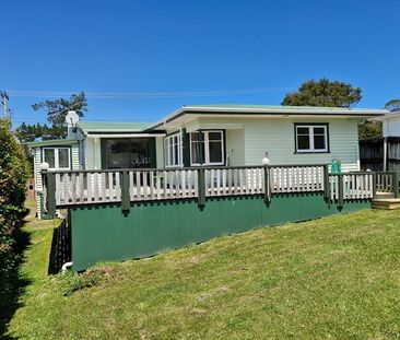 Glen Eden. Worth a Look - Photo 2