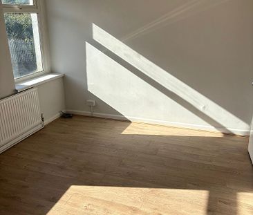 £1,250 PCM, Newly Refurbished Two Bedroom House with Enclosed Garde... - Photo 5