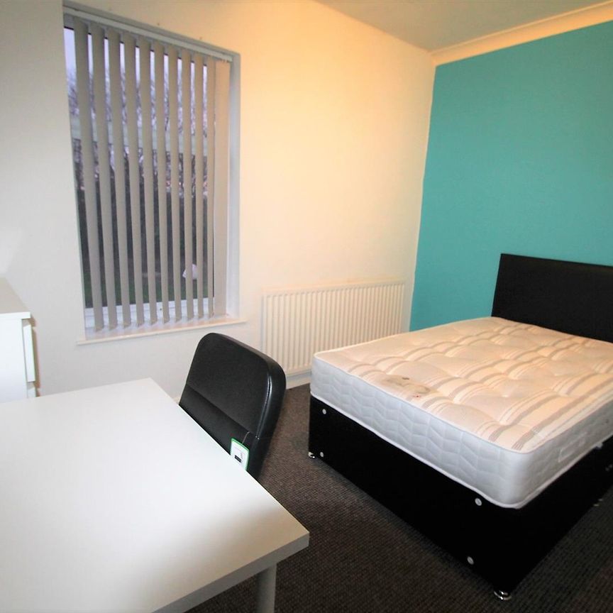 Room 2 - Photo 1