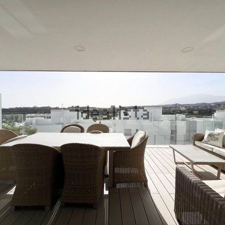 Alquiler de chalet pareado en Calle Islas Caimán - Photo 1