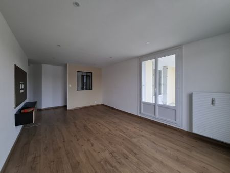 Location Appartement 3 pièces 72m² CUSSET 03300 - Photo 2