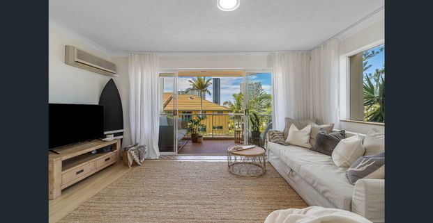 BEACHSIDE UNIT COOLANGATTA - FURNISHED - Photo 1