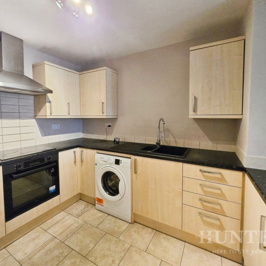 2 bedroom Flat To Let - Photo 1