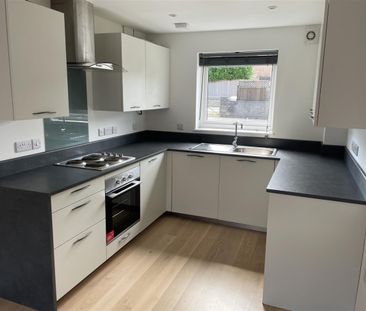 High Street, Cam - Photo 3