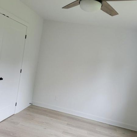 Logement 5 1/2 (rez-de-jardin) NOVEMBRE 2025 - Photo 3