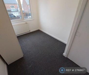 3 bedroom semi-detached house to rent - Photo 2