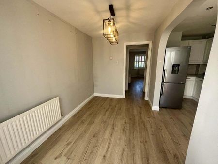 3 bedroom semi-detached house to rent - Photo 4