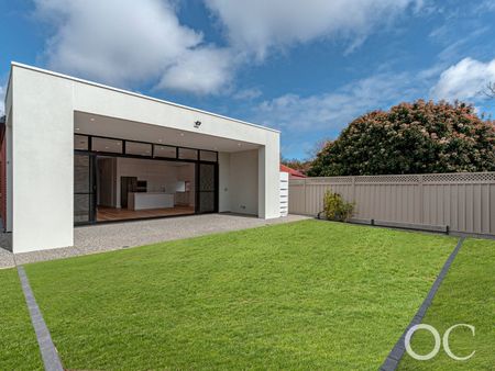 Open the Door to Effortless Elegance - Photo 4