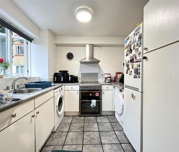 2 bedroom flat to rent - Photo 4