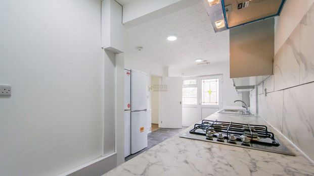 5 bedroom terraced house to rent - Photo 1