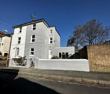 6 bedroom end of terrace house to rent - Photo 1