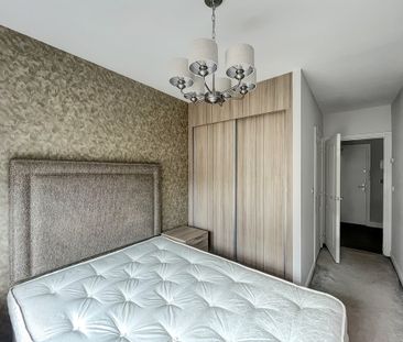 A spacious and stylish, furnished 2 bedroom ground floor apartment ... - Photo 1