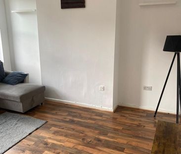 1 Bed Flat, Horse Fair, B1 - Photo 1