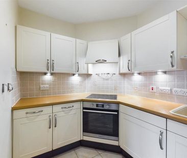 2 bedroom ground floor flat to rent - Photo 5