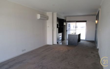 Waterfront Living at Its Finest – Spacious 2-Bedroom Apartment with Canal Views - Photo 3