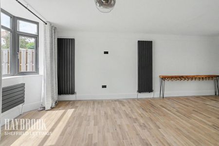 4 bedroom semi-detached house to rent - Photo 2