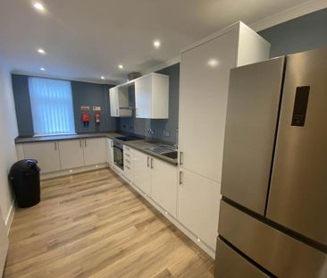 4 bedroom flat to rent - Photo 6