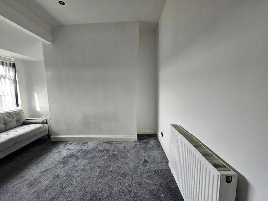 1 Bed Flat, Dickenson Road, M14 - Photo 1