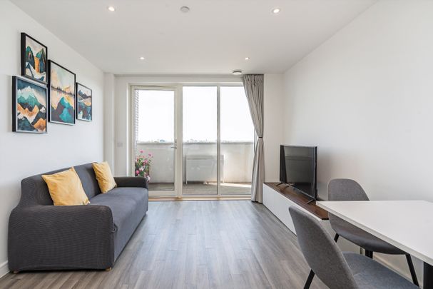 Avenue Road, London, W3, London - Photo 1