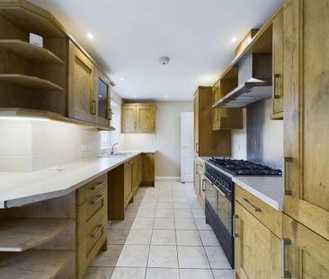 4 bedroom semi-detached house to rent - Photo 2