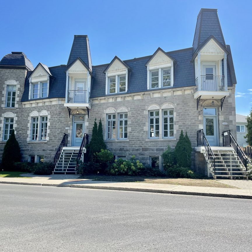 Ahuntsic: Maison de 4 chambres, 2 salles de bain, cour et terrasse en location semi-meublée. - Photo 1